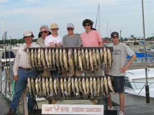 walleye-fishing-group-03_opt